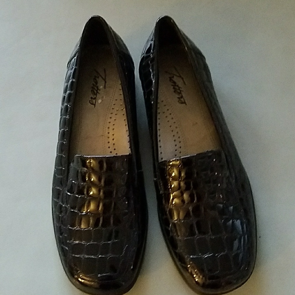 Trotters women's black patent leather shoes  size